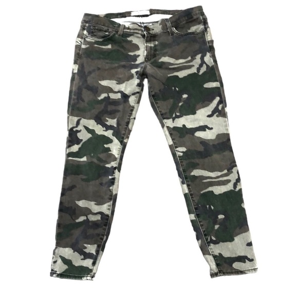Textile by Elizabeth and James Ozzy Skinny Jeans Size 30 Green Camo Camouflage - Picture 1 of 10